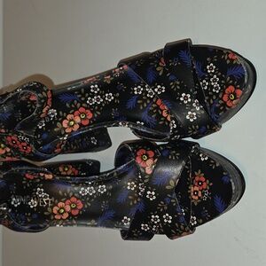 Women's Navy Floral Heel